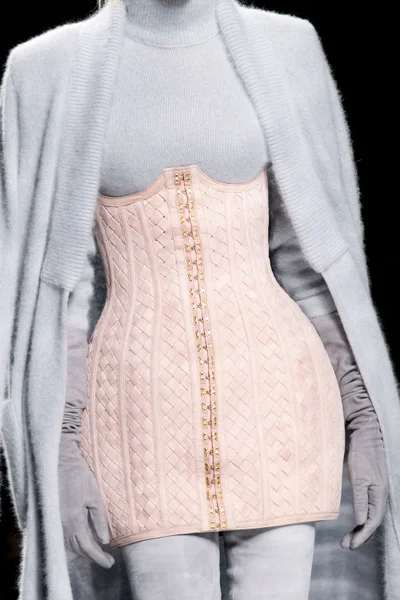 Look 12